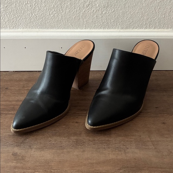 Black Leather Pointed Mules - Picture 2 of 4